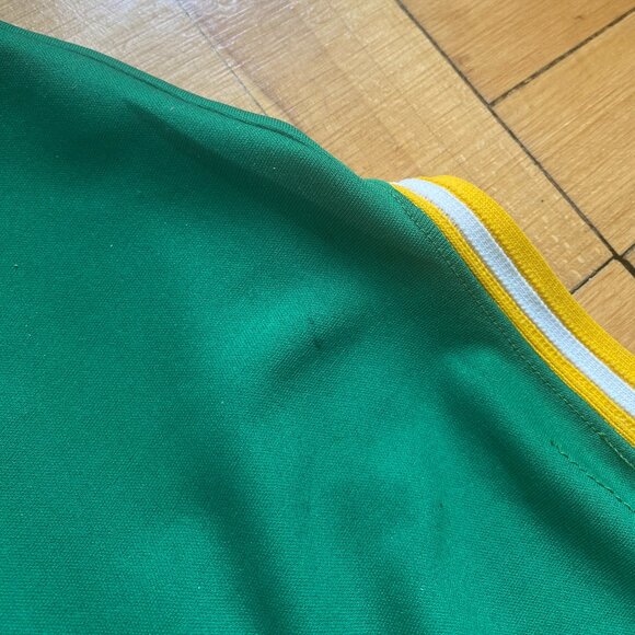 Vintage Oakland A's Jersey V-Neck T-Shirt Men's Size Small - Picture 9 of 9